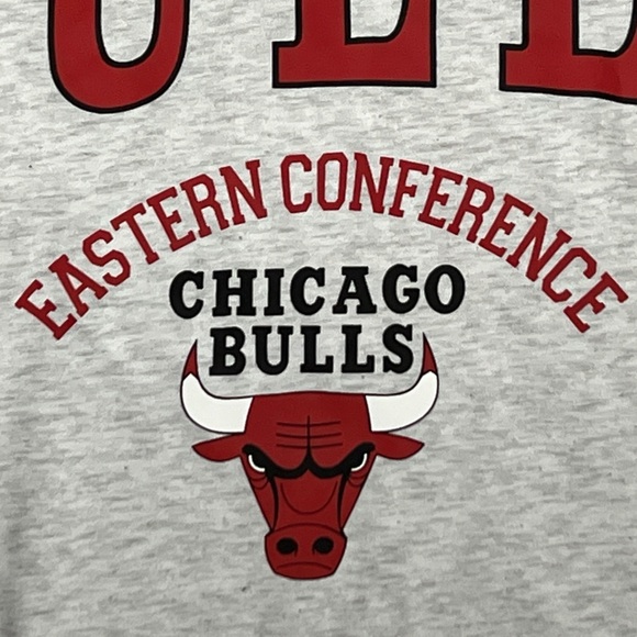 Chicago Bulls NBA Basketball Crewneck Pullover Jumper Sweatshirt - Picture 3 of 6